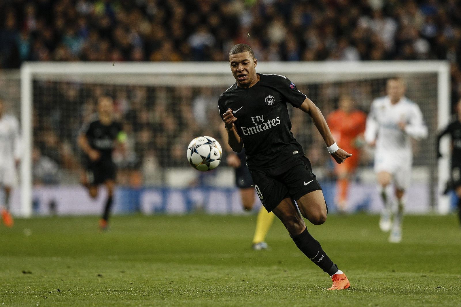 德甲前瞻：汉堡两将红牌停赛，多特欧冠新败盼联赛洗颓（德甲前瞻：汉堡两将因红停赛，多特欧冠失利欲联赛止颓）