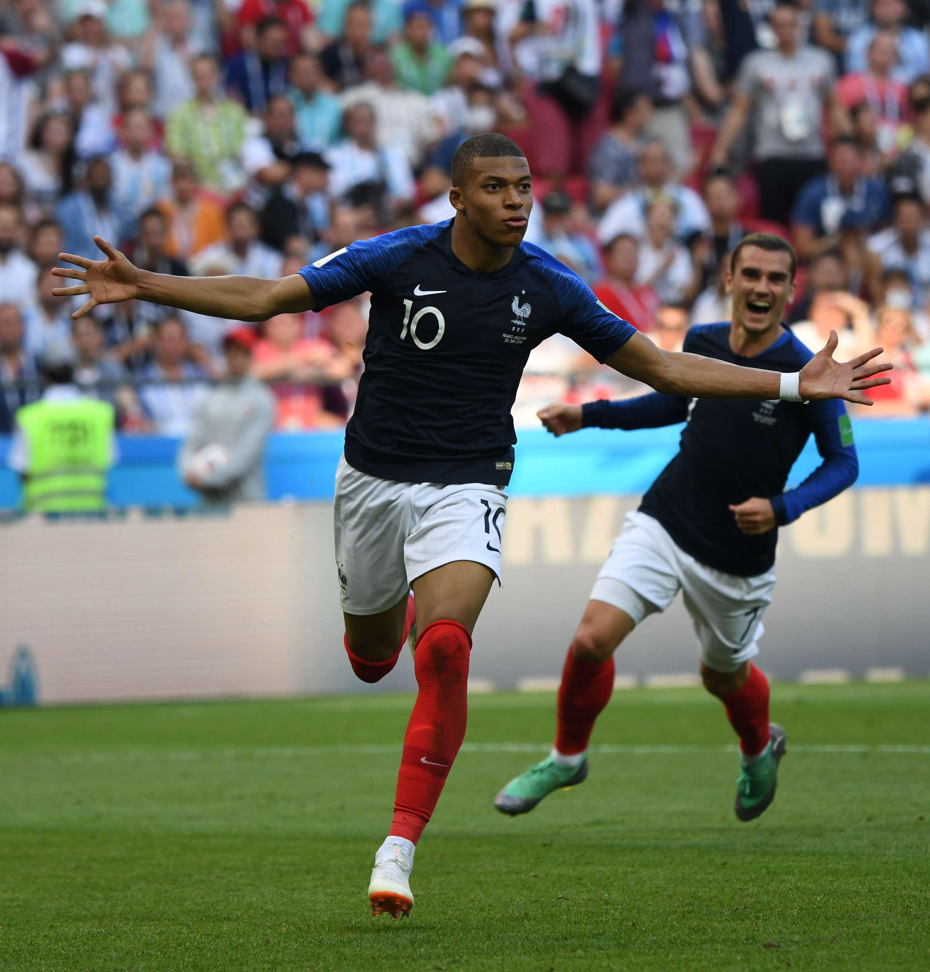 尤文本赛季税前年薪前20：弗拉霍维奇2220万第1，戴维1110万（尤文本季税前年薪TOP20：弗拉霍维奇以2220万领跑，戴维1110万）