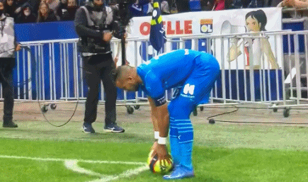 皇马已经没油了？ 四大新援全部搁浅，姆巴佩成为唯一希望!（皇马后劲不足？四大引援全部停滞，姆巴佩成唯一寄托）