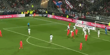 梅西小时候铃声响了不回教室，老师批评他：马拉多纳只有一个