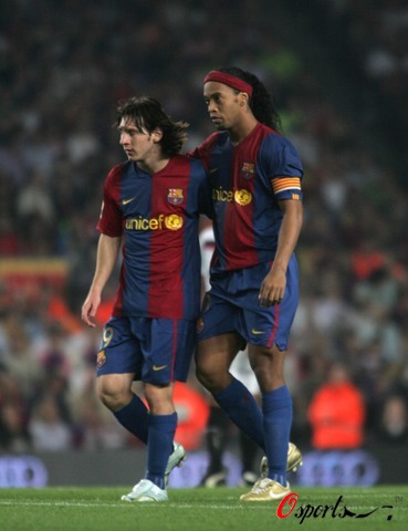 巴媒：埃斯特旺曾在10月因在训练中逼抢不当被安帅批评（巴西媒体称：埃斯特旺因10月训练中逼抢不当遭安切洛蒂批评）