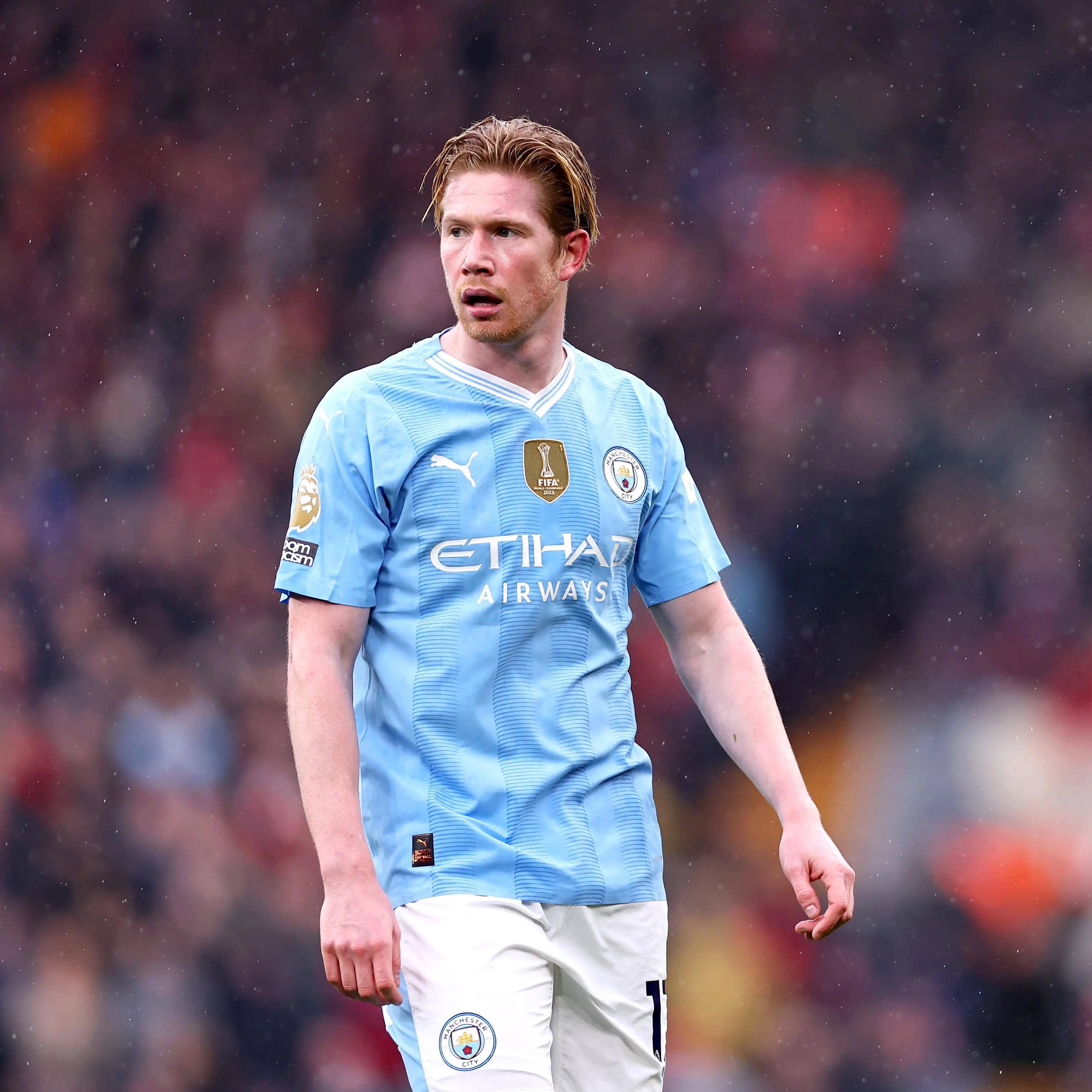 曼联积极追求皇马球星古勒，认为其价值极高，皇马不愿轻易放走，其他俱乐部竞争激烈。（曼联力追皇马新星古勒并高度评价，皇马不愿放行，多队竞争激烈）