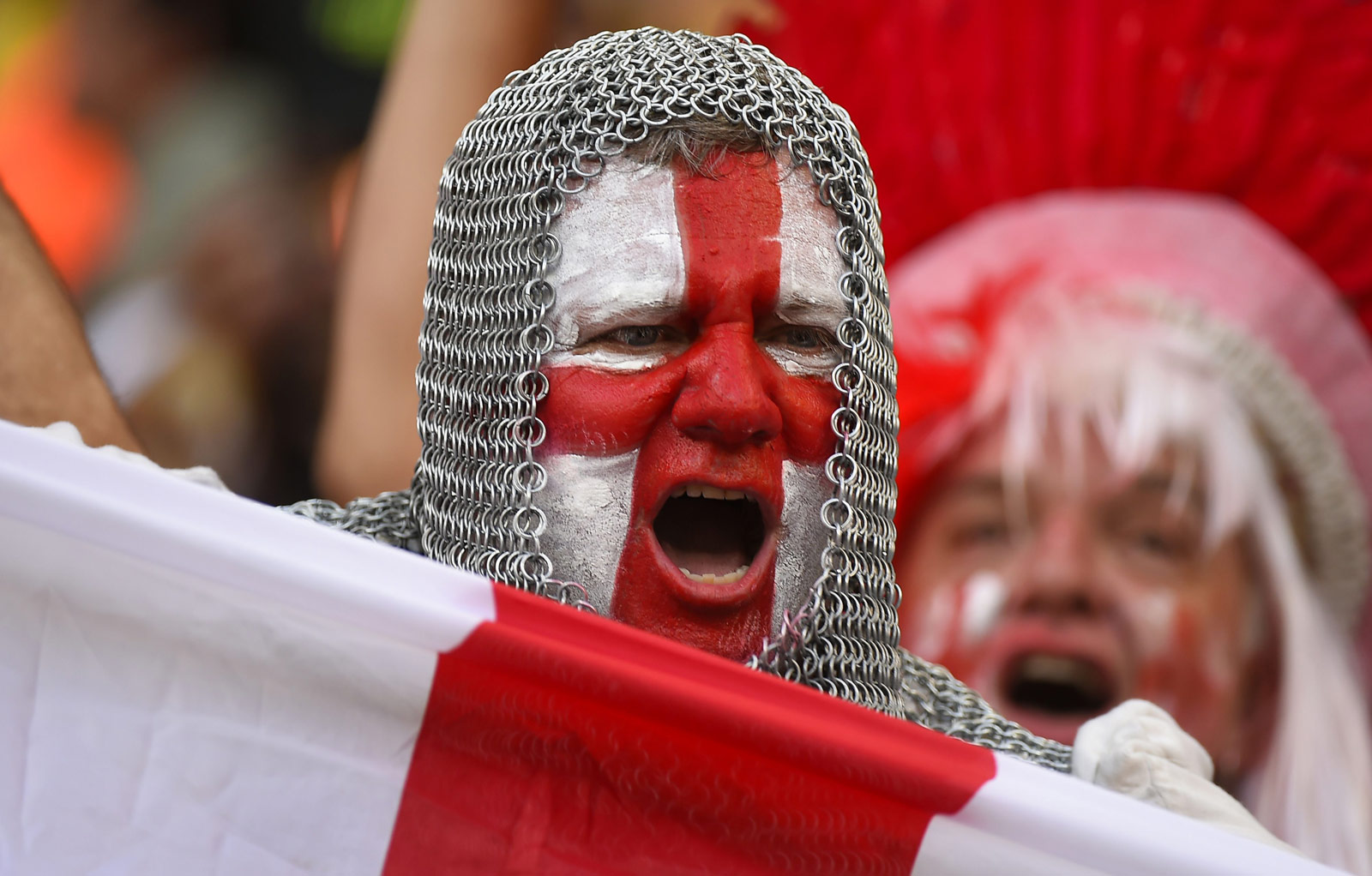 德甲生涯第10次戴帽，凯恩赛后将比赛用球带走收藏（凯恩德甲第10次上演帽子戏法，赛后带走比赛用球留作纪念）