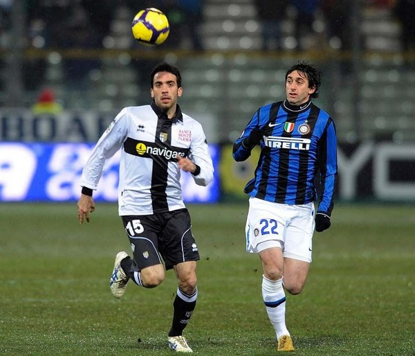 布里兰魔鬼主场迎战江原FC，1分差距定出线生死局（布里兰坐镇魔鬼主场迎战江原FC，1分之差定出线生死战）