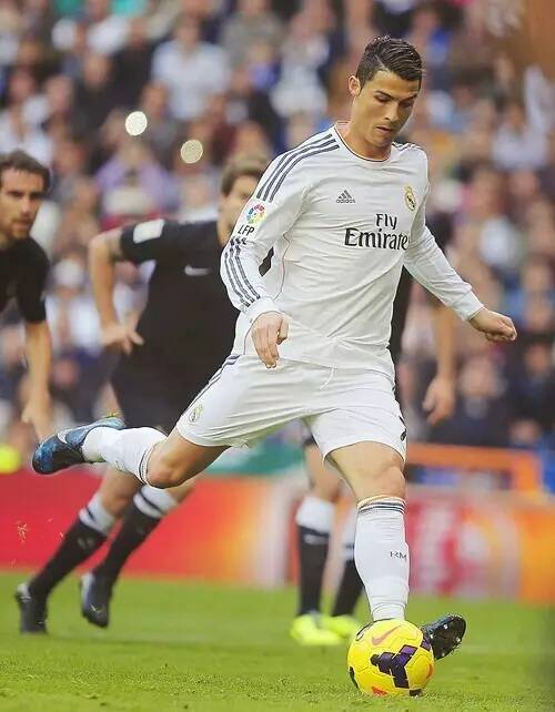 马赛主席：若马赛入围下季欧冠，曼联对青木的分成将降至35%（马赛主席称：若球队晋级下季欧冠，曼联在青木的分成将降至35%）